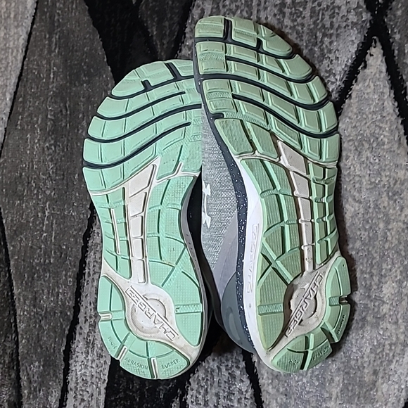 UNDER ARMOUR CHARGED RUNNING SHOES PRICE FIRM - Picture 13 of 13
